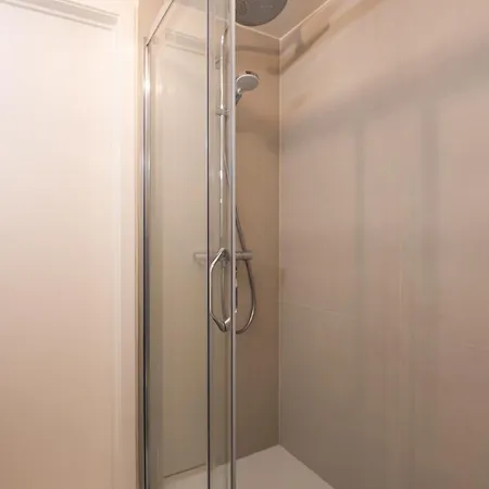شقة Chez Meme Gernoaze - Unique 2 Bedroom Flat *