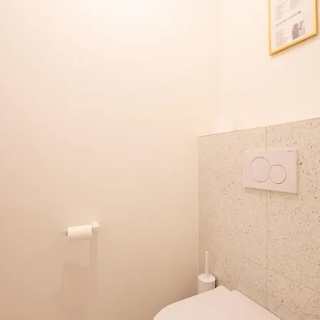 Chez Meme Gernoaze - Unique 2 Bedroom Flat *