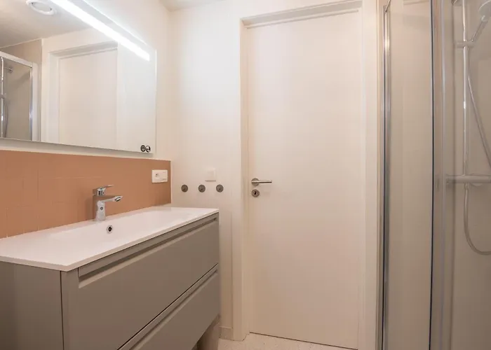 Chez Meme Gernoaze - Unique 2 Bedroom Flat * Οστένδη