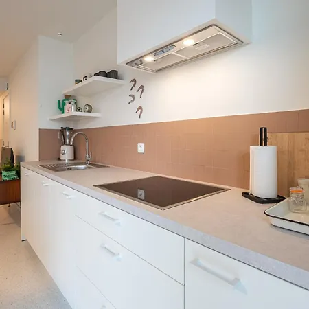 Chez Meme Gernoaze - Unique 2 Bedroom Flat Апартаменты *