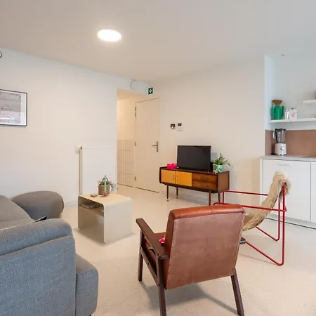 Chez Meme Gernoaze - Unique 2 Bedroom Flat Апартаменты