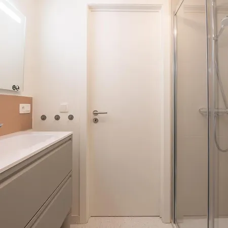 Chez Meme Gernoaze - Unique 2 Bedroom Flat Апартаменты