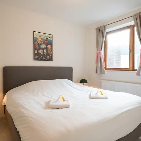 Апартаменты Chez Meme Gernoaze - Unique 2 Bedroom Flat Остенде