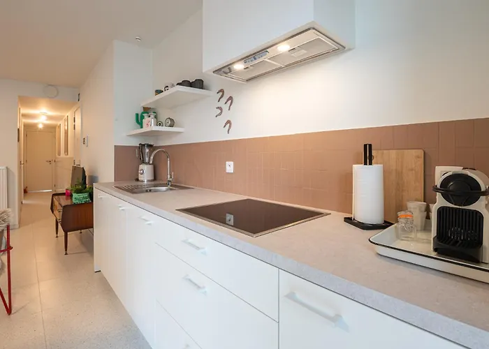 Chez Meme Gernoaze - Unique 2 Bedroom Flat Апартаменты *