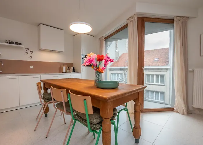 Chez Meme Gernoaze - Unique 2 Bedroom Flat *